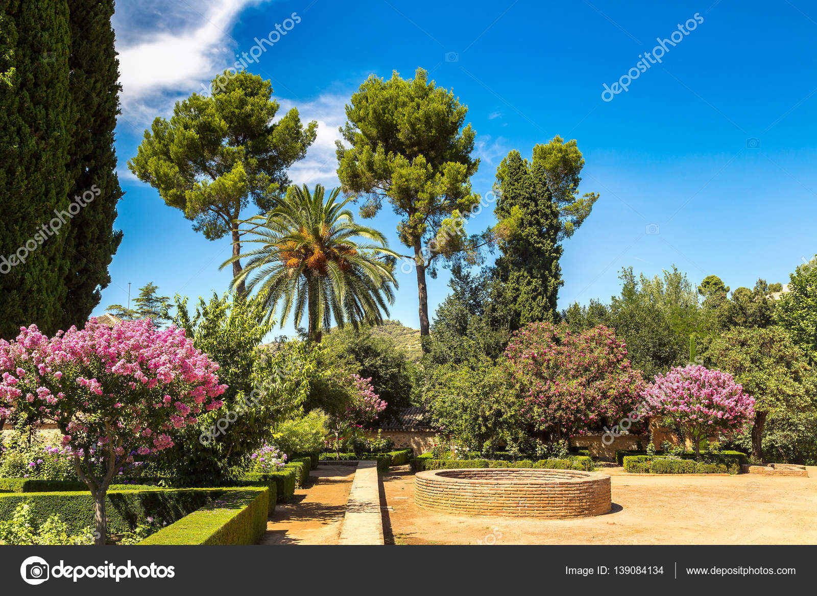 Garten im AlhambraPalast — Stockfoto © bloodua 139084134