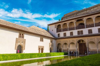 Alhambra için mahkeme, mersinden
