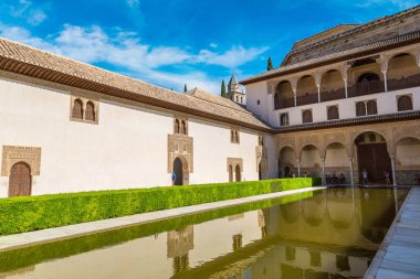 Alhambra için mahkeme, mersinden