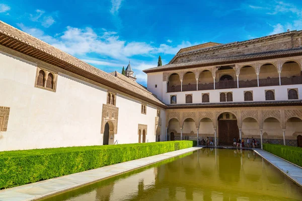 Alhambra için mahkeme, mersinden — Stok fotoğraf