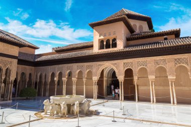 Aslanlar mahkeme ve Alhambra palace