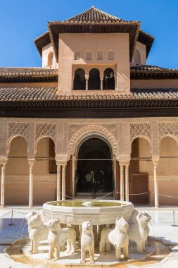 Aslanlar mahkeme ve Alhambra palace