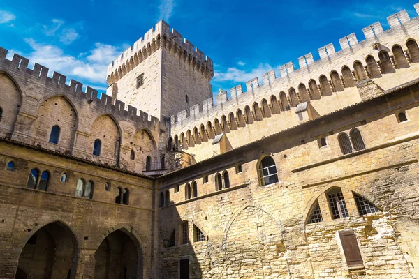 Påvliga palatset i Avignon — Stockfoto