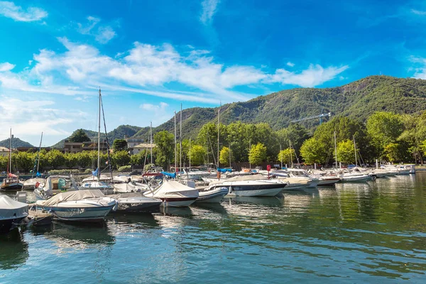 Puerto de yates en el Lago de Como — Foto de Stock
