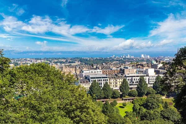 Luchtfoto uitzicht van Edinburgh — Stockfoto