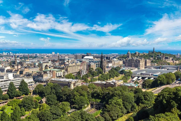 Panoramic view of Edinburgh — Stock Photo, Image