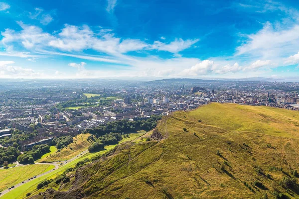 Cityscape of Edinburgh from Arthur's Seat — Stock Photo, Image