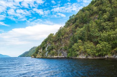 Loch Ness yaz gününde  