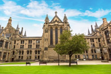 Glasgow Üniversitesi yaz gününde