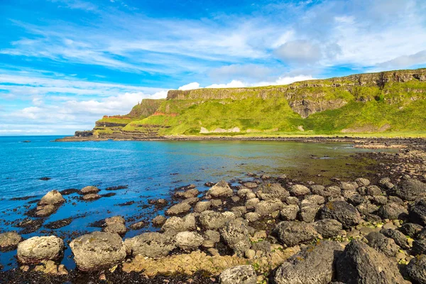 Giant 's Causeway в дневное время — стоковое фото