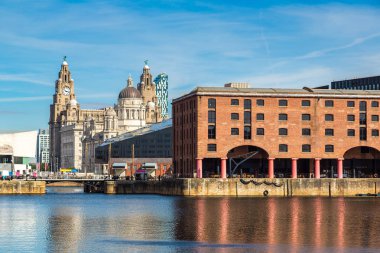 Albert Dock ve üç Graces bina