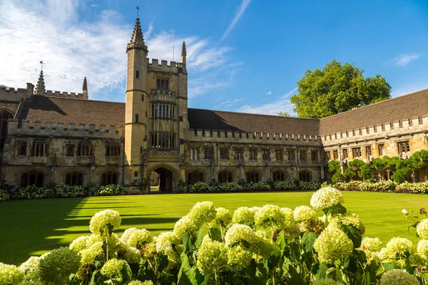 Magdalen College na Uniwersytecie Oksfordzkim — Zdjęcie stockowe