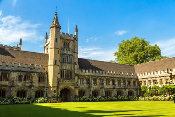 Magdalen College na Uniwersytecie Oksfordzkim — Zdjęcie stockowe