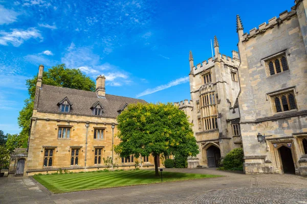 Magdalen College at Oxford University — Stock Photo, Image