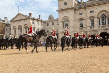 Kraliyet muhafızları geçit töreni