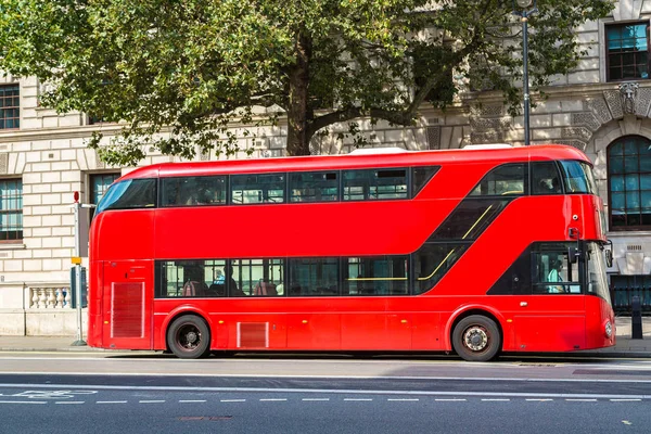 Bus double étage rouge moderne — Photo