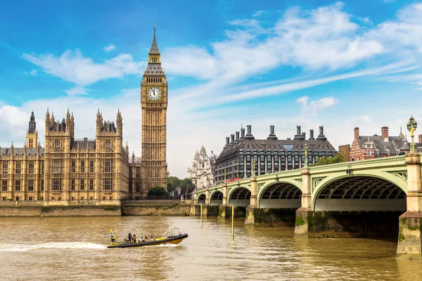 Big Ben, Westminster bridge ve tekne — Stok fotoğraf