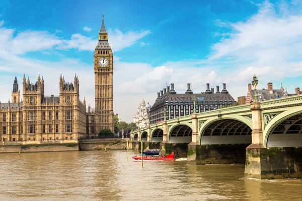 Big Ben, Westminster bridge ve tekne — Stok fotoğraf