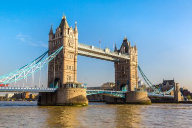 Tower Bridge yaz gününde