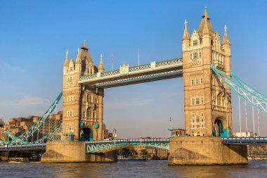 Londra 'daki kule köprüsü