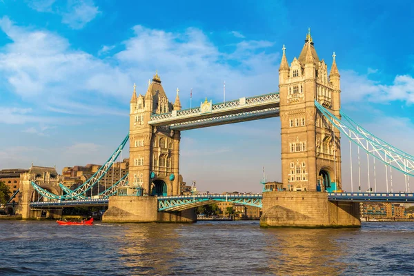 Tower Bridge in London — Stockfoto