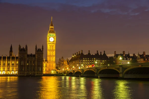 Биг Бен, парламент, Вестминстерский мост — стоковое фото