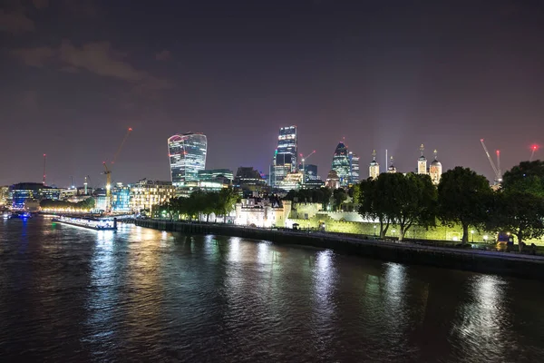 Londres en la hermosa noche de verano —  Fotos de Stock