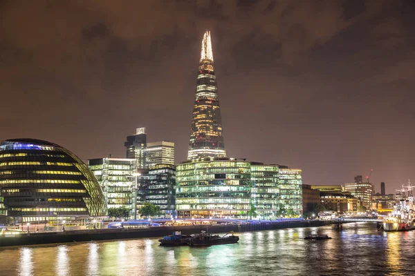 Skärva i London på natten — Stockfoto