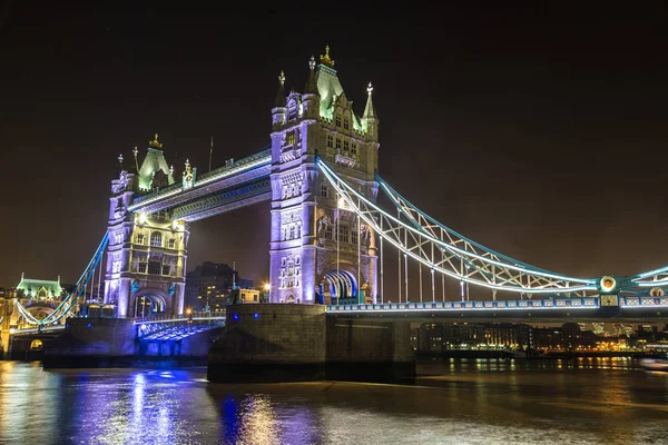 Tower bridge a Londra di notte — Foto Stock