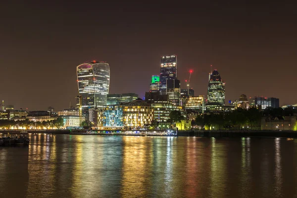 Paisaje urbano de Londres por la noche —  Fotos de Stock