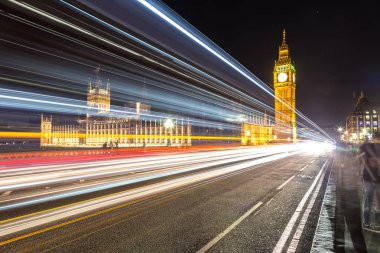 Londra Big Ben ve trafik 