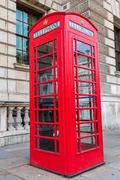 Cabina de teléfono rojo — Foto de Stock