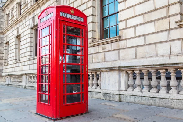 Cabina de teléfono rojo — Foto de Stock