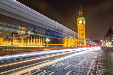 Londra Big Ben ve trafik 