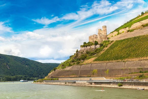 Romantische Burg im Rheintal — Stockfoto