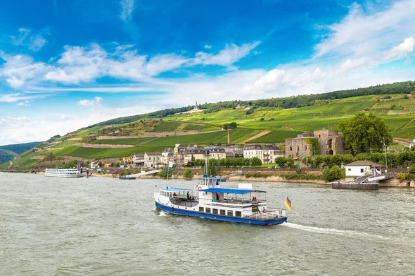 Ren Nehri ve Ruedesheim am Rhein — Stok fotoğraf