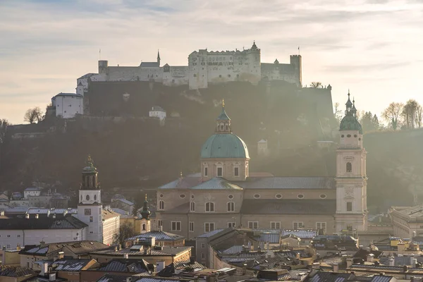 Catedral de Salzburgo e Festung Hohensalzburg — Fotografia de Stock