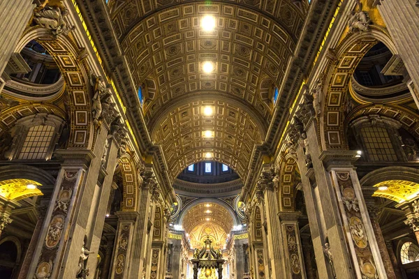 Interior de la Basílica de San Pedro — Foto de Stock