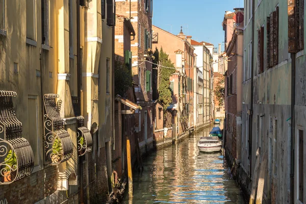 Kanal in Venedig, Italien — Stockfoto