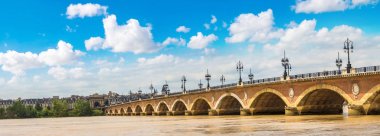 bordeaux şehrinde eski taşlı Köprüsü