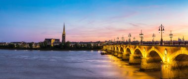 bordeaux şehrinde eski taşlı Köprüsü