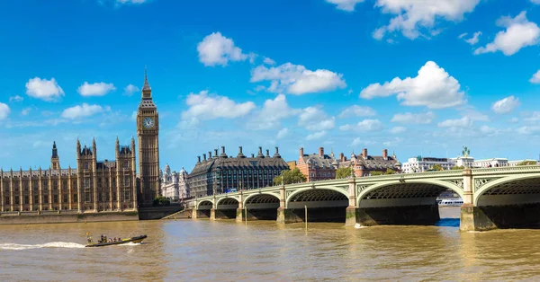 Здания парламента и Вестминстерского моста — стоковое фото