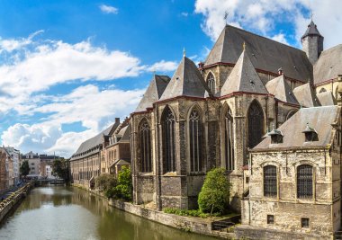 Gent eski kasabasında kanal