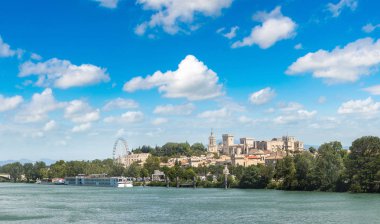 Papalar Sarayı ve Rhone Nehri 