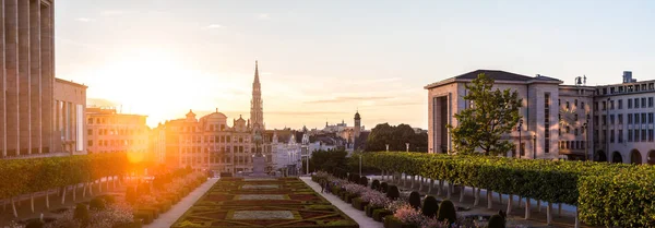 Paysage urbain de Bruxelles au coucher du soleil — Photo