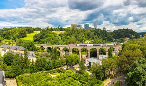 Puente de trenes en Luxemburgo — Foto de Stock