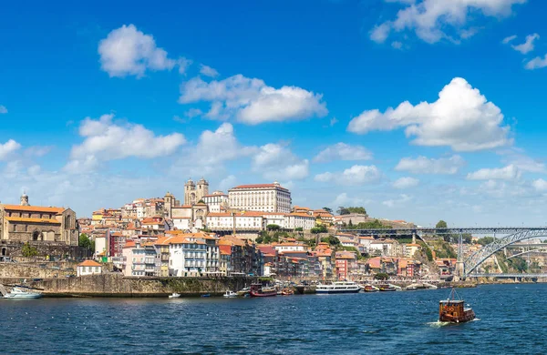 Turist tekne ve Porto Douro Nehri