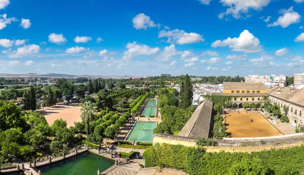 Vista panorámica de los jardines del Alcázar — Foto de Stock