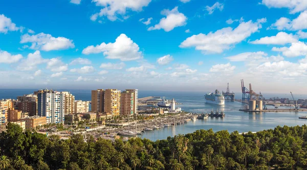 Panoramisch luchtfoto van Malaga — Stockfoto