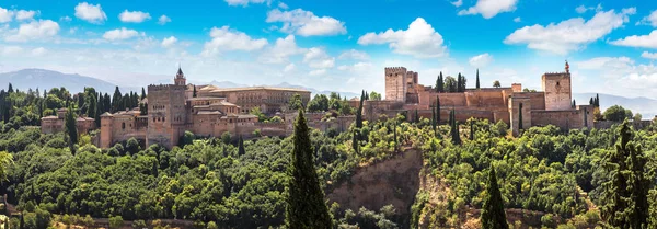 Fortaleza árabe de la Alhambra — Foto de Stock